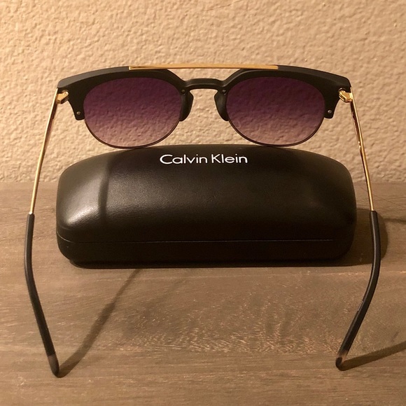 🕶Calvin Klein Sunglasses🕶 - Picture 3 of 7